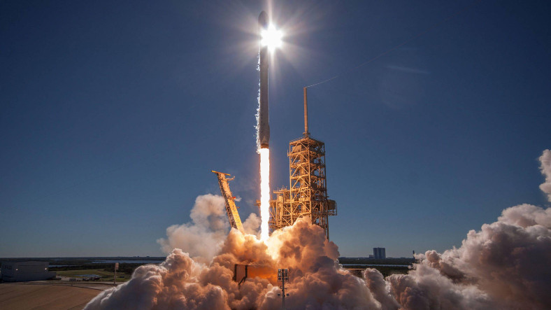 SpaceX Falcon 9’un Bir Süreliğine Uçması Yasaklandı: Peki Neden?